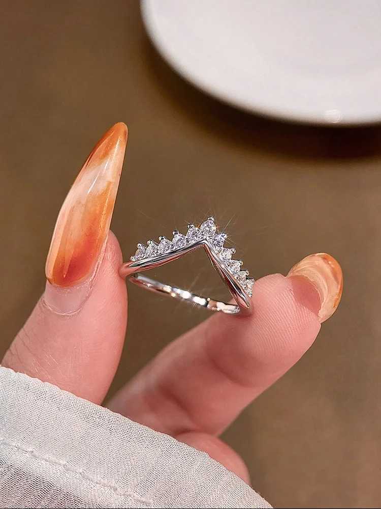 925 Sterling Silver Simple Classic Gorgeous V-shed Crown Ring For Women Engagement Wedding Luxury High Quality Fine JewelryXJ250514