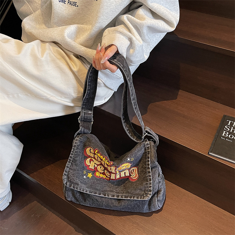 Korean version denim shoulder large capacity shopping embroidered fabric women's tote student class bag, commuting bag