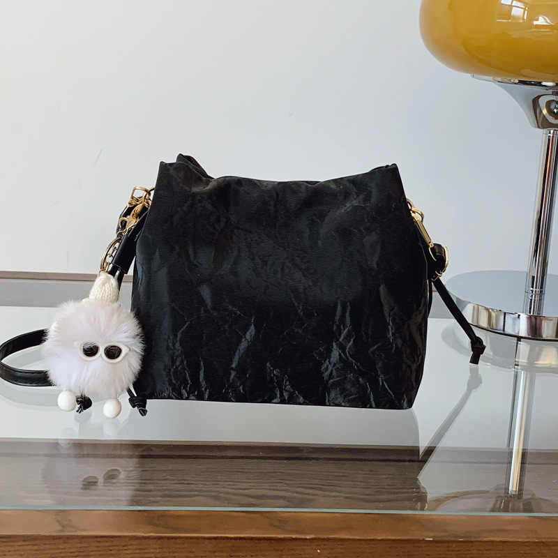 Korean Version Girl Drawstring With Pleats Large Capacity Casual Artistic And Simple Luxury Bag Free Delivery Designer Bag 2025 Handbag Water Bucket S