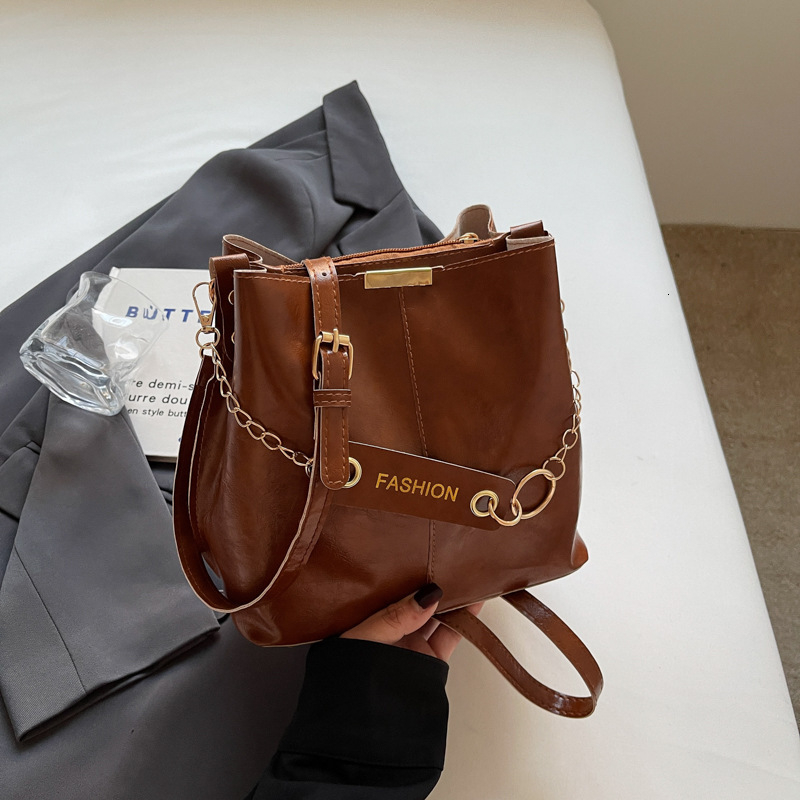 Free Delivery Designer Bag Women's 2025 New Crossbody Bucket Feeling Versatile Shoulder This Year's Popular Commuting For Women Luxury Bag
