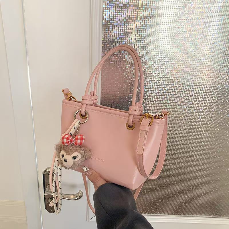 2025 new oil wax leather shoulder fashionable commuting small square bag designer niche Western style crossbody bag retro high-end feel handbag casual