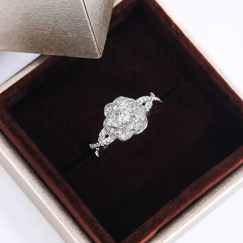 925 Silver Plated InterTwined Three-Dimensional Rose Ring White Zircon Full Diamond Ring Ladies Temperament Elegant JewelryXJ250514