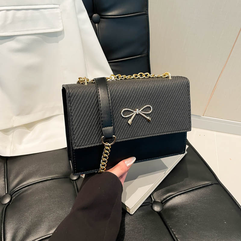 Simple Small Luxury Bag Square 2025 Spring Summer New Fashion New Free Delivery Designer Bag Bow Chain Versatile Shoulder Women's Crossbody Bag