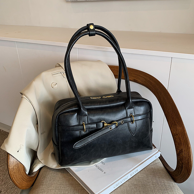 2025 Spring/Summer New Large Capacity Women's Underarm Bag Single Shoulder Designer Commuter High end Retro Multi functional Boston Pillowcase