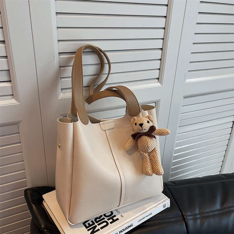 This Year, The New 2023 Spring/Summer High-Capacity Tote Bag Is Popular For Women's Single Shoulder Bags, And High-End Fashion Bags