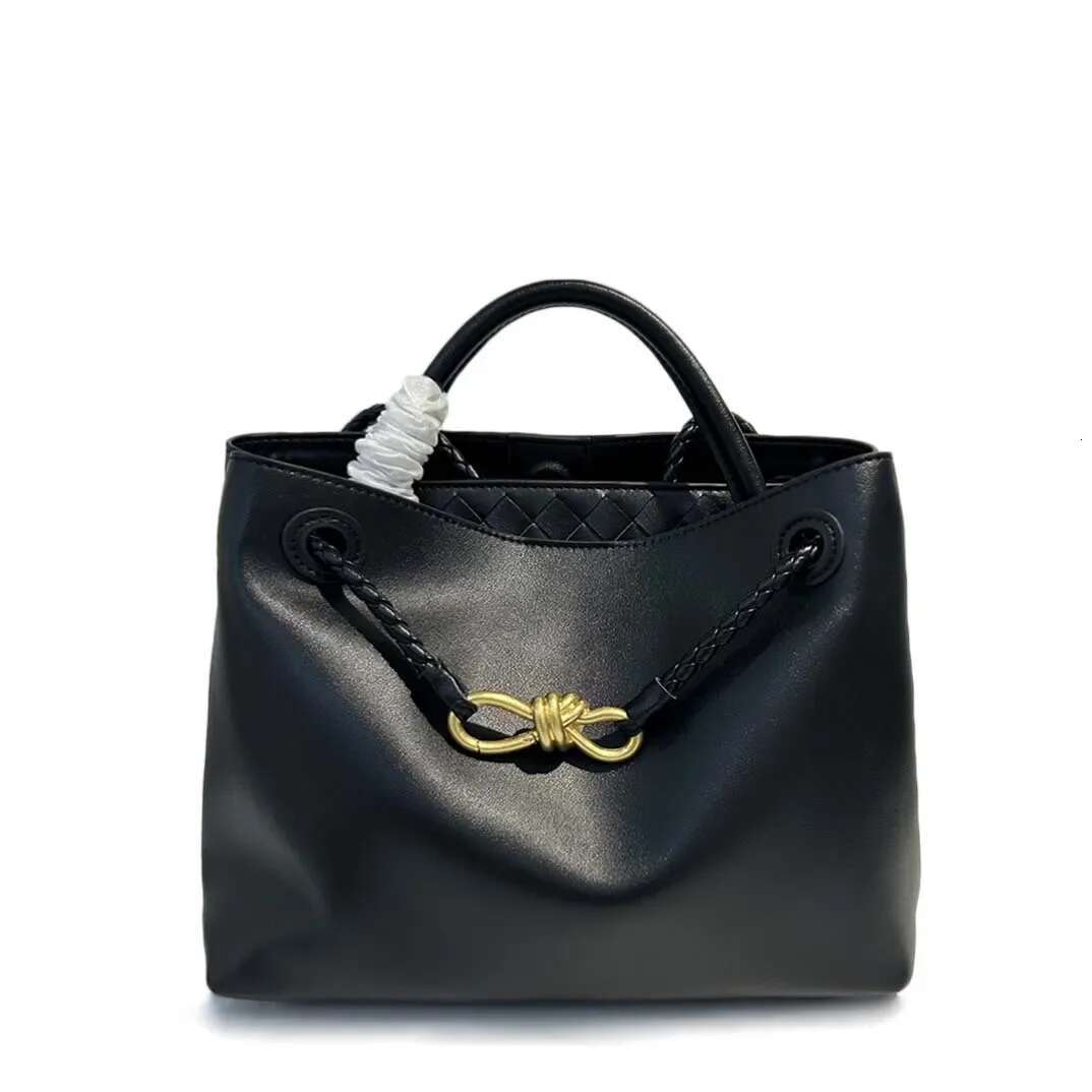 2024 Autumn/Winter New Large Capacity Women's Crossbody Flat Surface Genuine Leather Shoulder Bag Metal Buckle Handbag