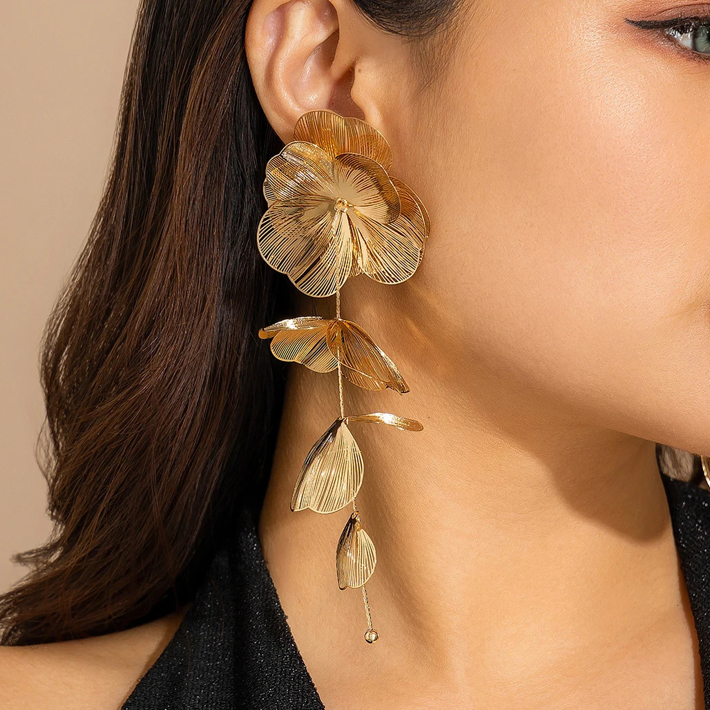 Exaggerated Gold Color Big Petal Flower Drop Earrings for Women Classic Metal Long Hanging Piercing Earrings Y2K Accessories 250514