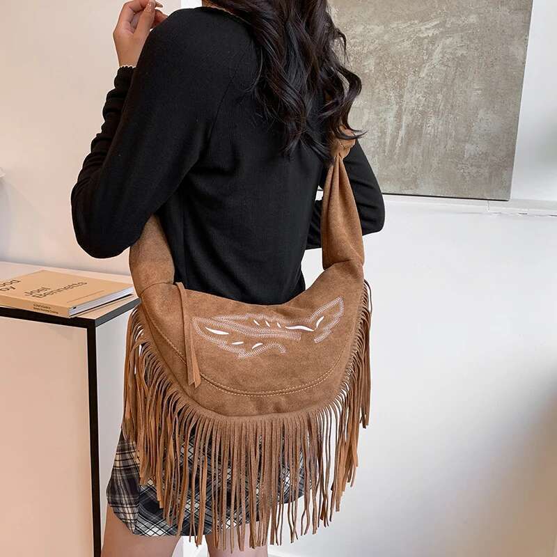 Shoulder Women Suede Tassels Crossbody Large Capacity Crescent Bag Trendy for Commuting Travel