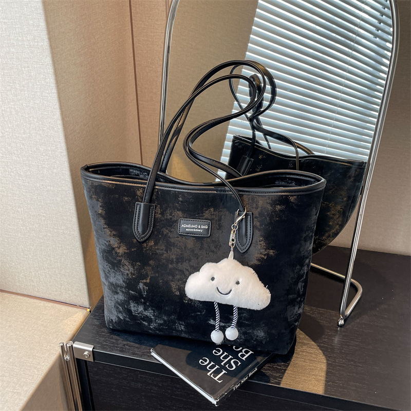 Fashionable and casual capacity tote women's new 2025 large high-end sense, niche commuting bag, trendy shoulder bag