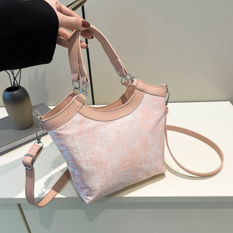 New New Free Delivery Luxury Bag Designer Bag Chinese Style Handbag For Women In The Spring Of Featuring Silk Embroidery And A Highend Single Shoulder