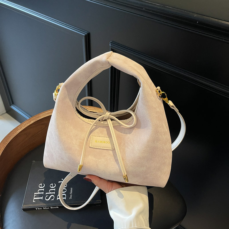 Large capacity women's summer versatile 2025 new niche design, simple crossbody bag, hand-held commuting dumpling bag