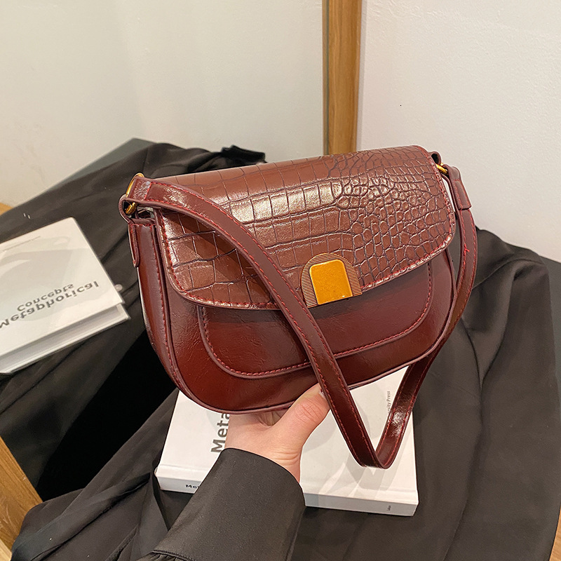 Free Delivery Designer Bag Premium And Niche Hand For Women 2025 Spring New Fashion Single Shoulder Crossbody Women's Textured Saddle Luxury Bag
