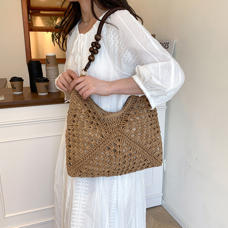 Hollow out fashionable casual grass armpit women 2025 summer new large capacity woven shoulder bag for work and commuting