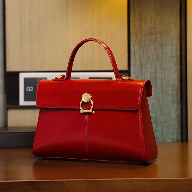 New Small Square Wedding Women's Handbag High Quality Single Shoulder Versatile Commuter Crossbody Bag