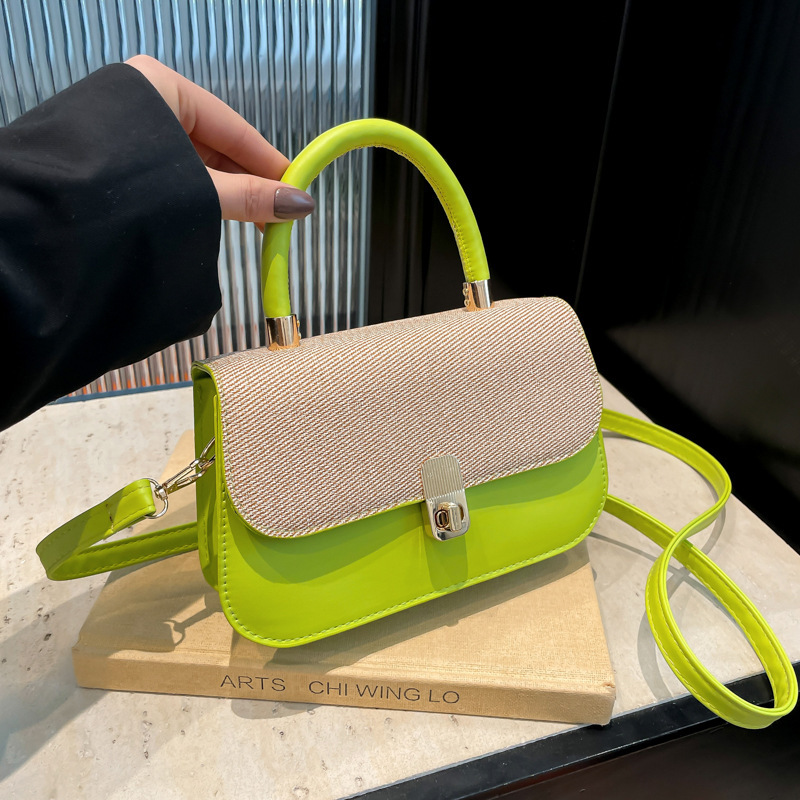 New Free Delivery Designer Luxury Bag Bag Small 2025 New Spring/summer Fashion Small Square Underarm Commuting Women's Bag Stylish Texture Should