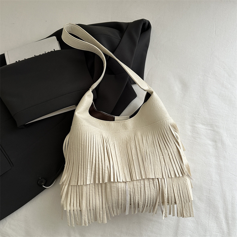 Women's 2025 Spring New Fashionable New Free Delivery Designer Bag Tassel Shoulder Large Capacity Luxury Bag Underarm Tote Bag