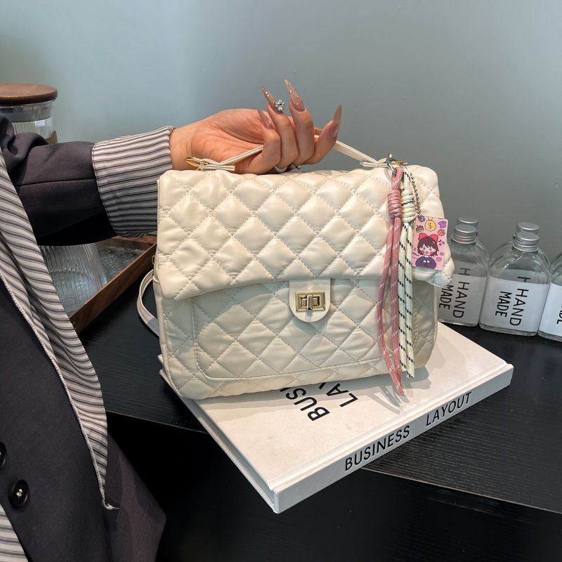 Versatile Fashionable Niche New Free Delivery Designer Bag Large Capacity Tote For Women In Summer 2025 New Chain Diamond Grid Shoulder Luxury Bag Bag