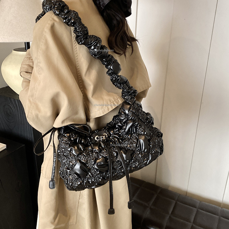 2025 Women's Korean Popular Drawstring Shoulder Bag With Folded Cloud Zipper And Bright Face Fashion Commuter Bag New Style Free Delivery Crossbo
