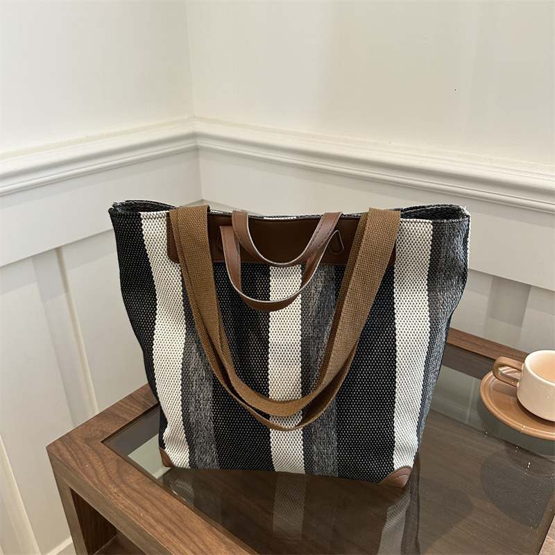 Free Delivery Designer Bag Large Hand For Women In Winter 2025 Fashionable Contrasting Striped Canvas Hand Commuting Tote Single Shoulder Armpit Luxur