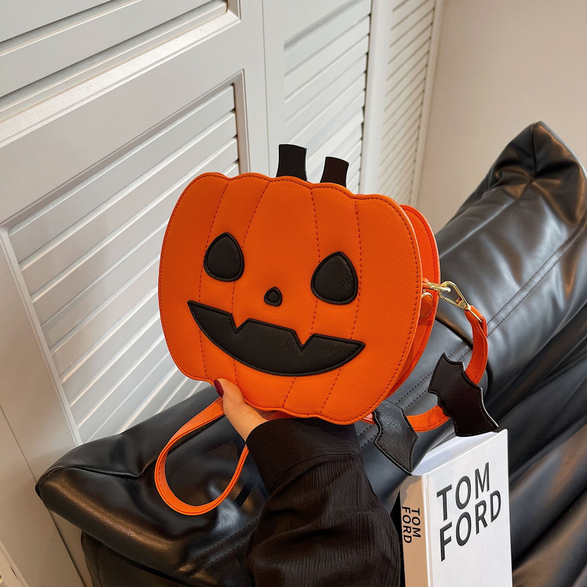 High Quality New Free Designer Bag For Halloween Fun Pumpkin 2025 Fashion Personality Creative Fashion Single Shoulder Women's Cartoon Crossbody 