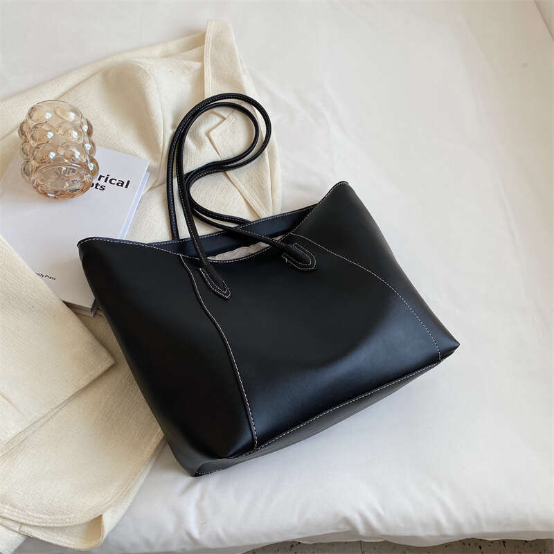 Big Women 2025 Rabbit Pendant Women's Large Capacity Classroom Commuter Single Shoulder Tote Bag New Casual Versatile Fashion