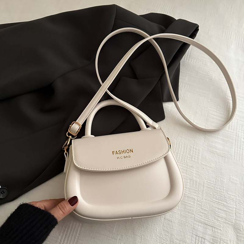 Free Delivery Designer Bag Hand Women's Versatile 2025 New Style Popular This Year Internet Celebrity Stylish And Fashionable Saddle Shoulder Cro
