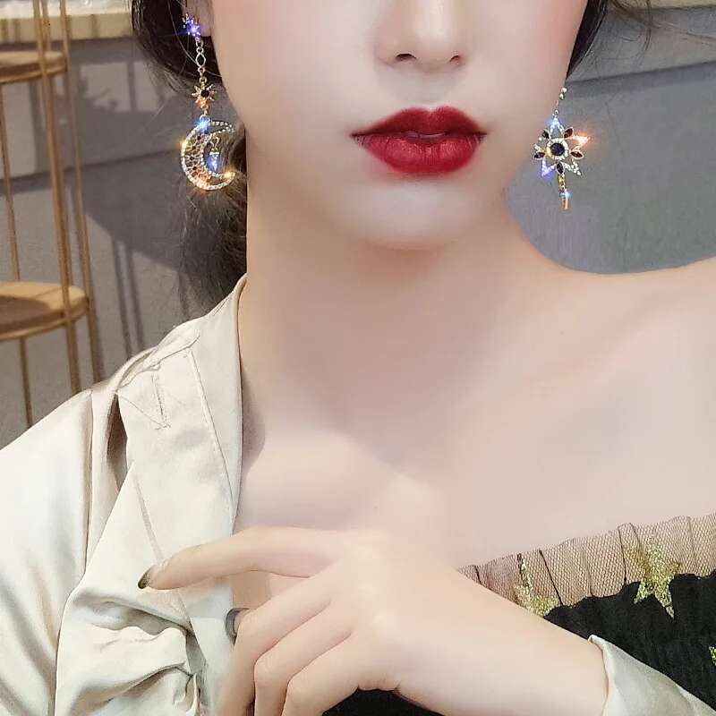 Fashion New Elegant Sier Color Asymmetric Star Moon Long Statement Tassel Sparkling Personalized Earrings Jewelry