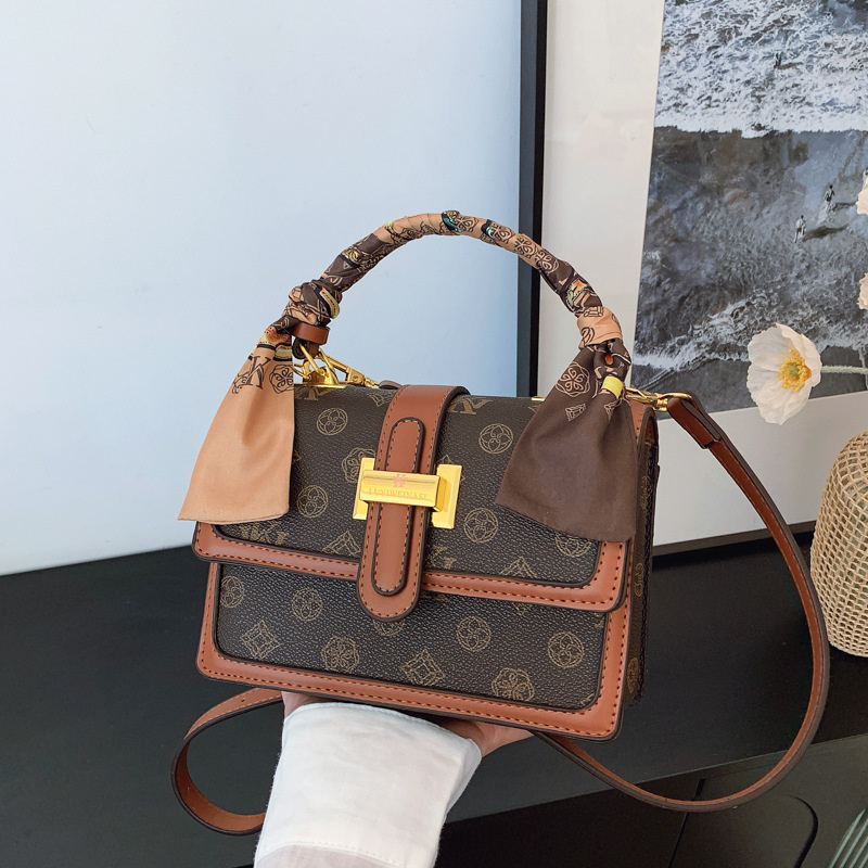 Designer free shipping 2025 new style fashionable temperament high-end texture hand-held single shoulder diagonal cross bag for women