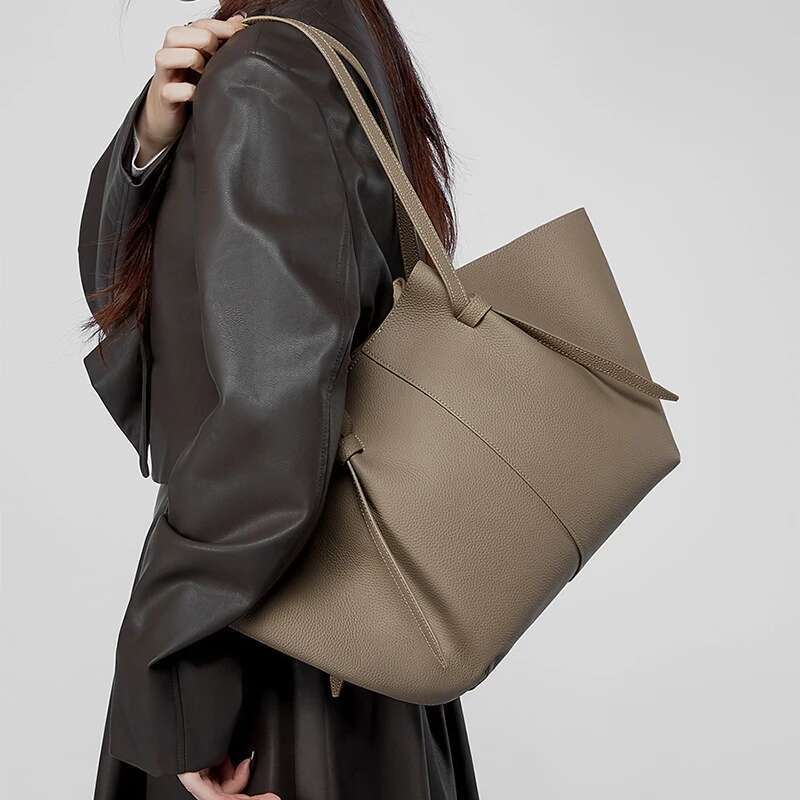 Top Layer Cowhide Large Capacity Tote Leather Women's Fashion Bat Commuter Carrying Wings Bag