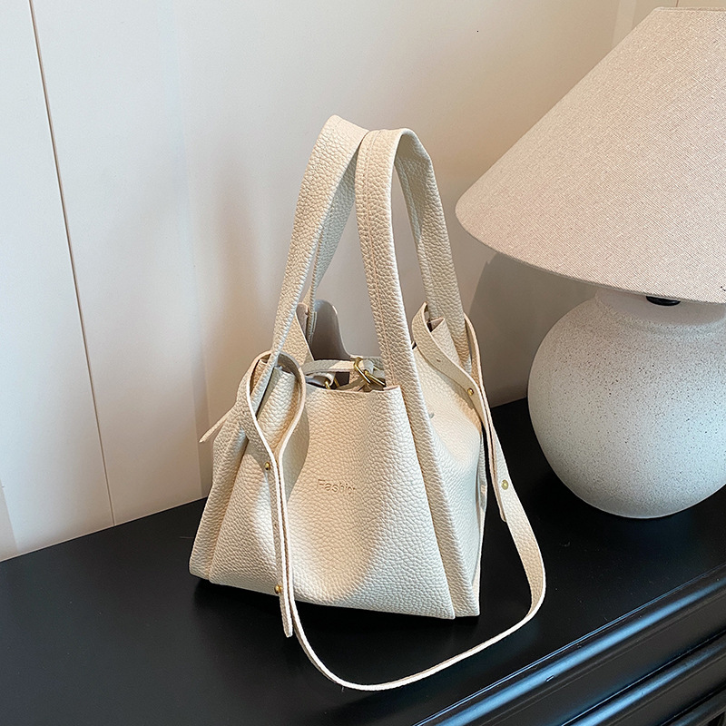 Office Worker Tote Book Daily Necessities Accessory Portable Large Capacity Simple New Free Delivery Designer Bag Korean Version Commuting Bag Luxury 