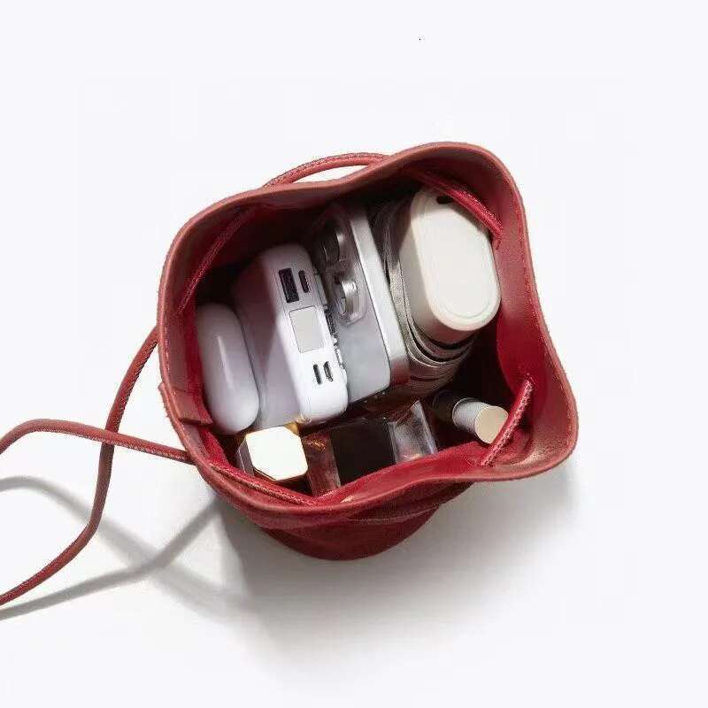 High Quality Designer Bags New Mini Commuter Messenger High-End Niche Design Retro Matte Mobile Phone Bucket Bag Casual Versatile Luxury Bag