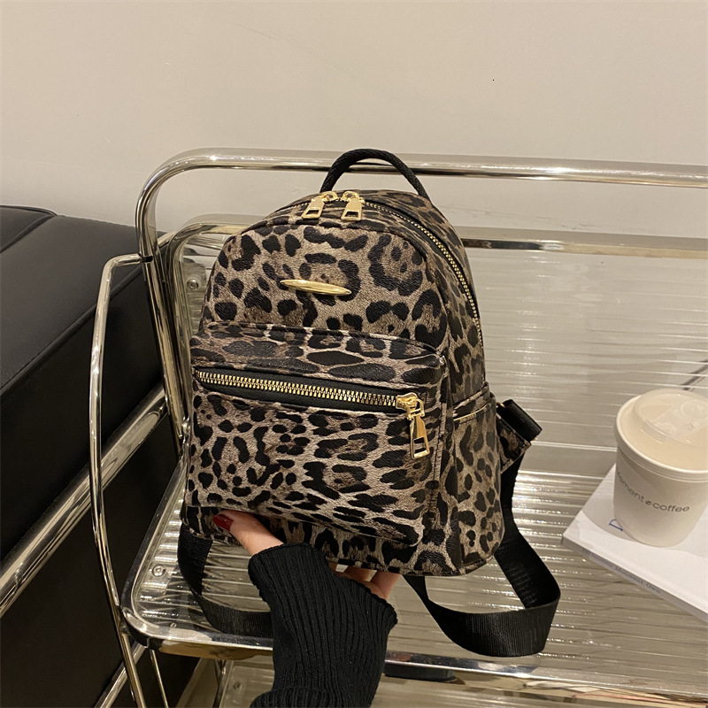 Free Delivery Designer Bag Trendy Leopard Print Backpack Fashionable And Casual Oxford Cloth 2025 Winter New Stylish Outdoor Backpack Luxury Bag