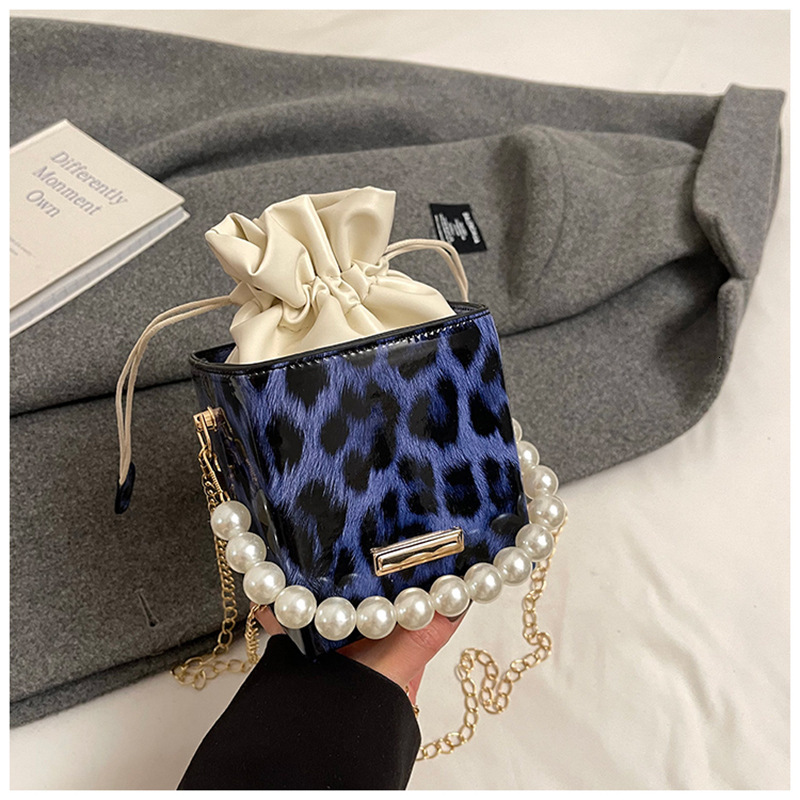 Free Delivery Designer Bag Internet Celebrity Mini Fashion Pearl Hand 2025 High End And Stylish Single Shoulder Crossbody Chain Small Square For Women