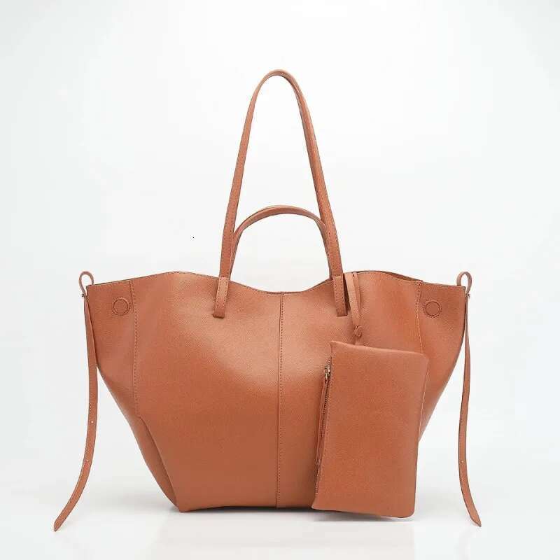 Tote tote bag, large capacity, commuting, high-end feel, delicate armpit, hand-held, cowhide