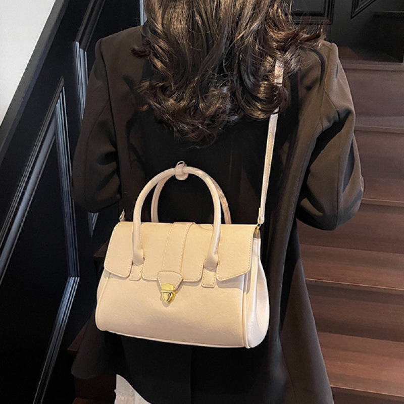 Top Quality New Free Delivery Designer Bag For Spring And Summer 2025 Large Capacity Casual Crossbody Bag Casual Handheld Commuting Handbag
