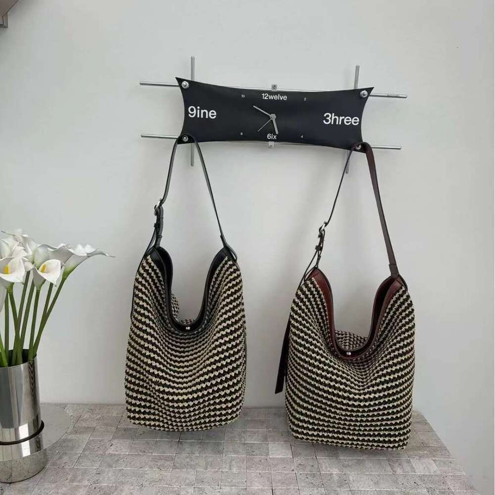 High Quality Designer Bags 2025 Summer New Casual Generous Fur With First-Layer Cowhide Bucket Lazy Commuter Shoulder Bag Luxury Bag