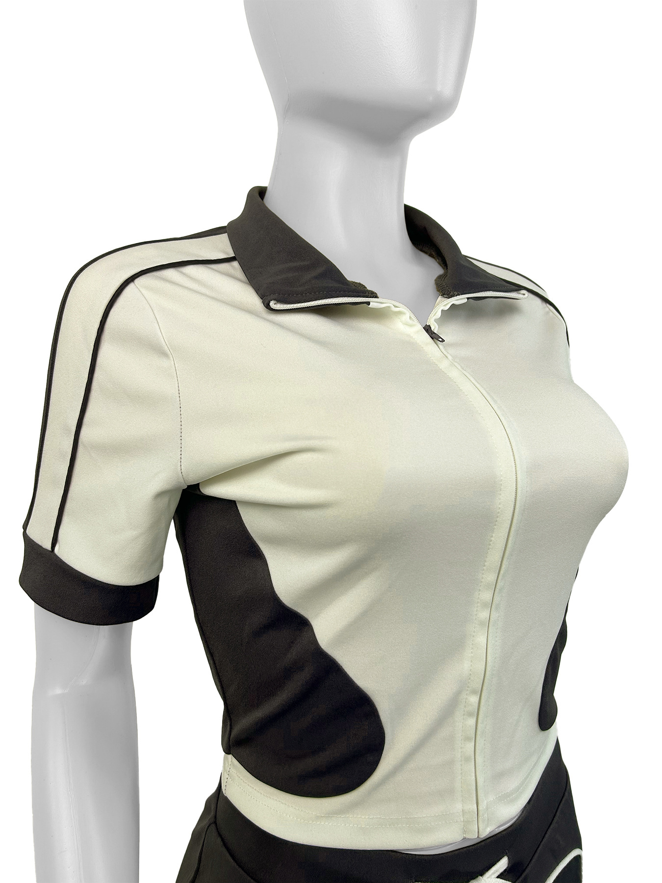Designer of a slimming and figure-hugging two-piece top sporty short-sleeved shirt and shorts set size s-2xl