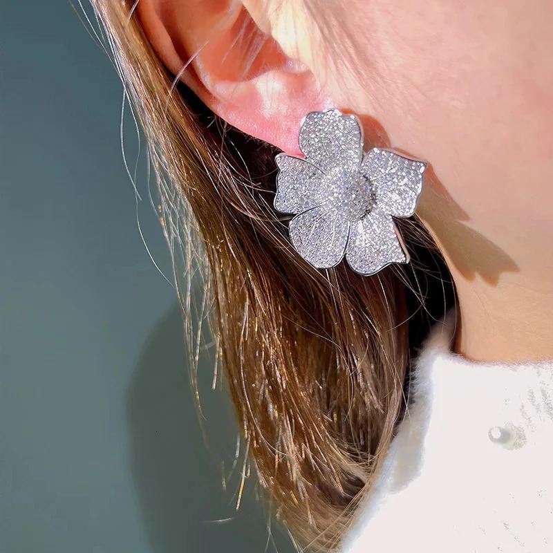 Exaggerated Inlaid Zircon Bright Exquisite Large Flower Earrings for Ladies Elegant Fashion Jewelry Banquet Accessories 250515