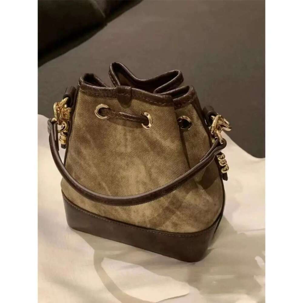 Oil Painting Revival Retro Temperament Premium Sense Versatile Bucket Women's 2025 New Fall/Winter Drawstring Tote Bag