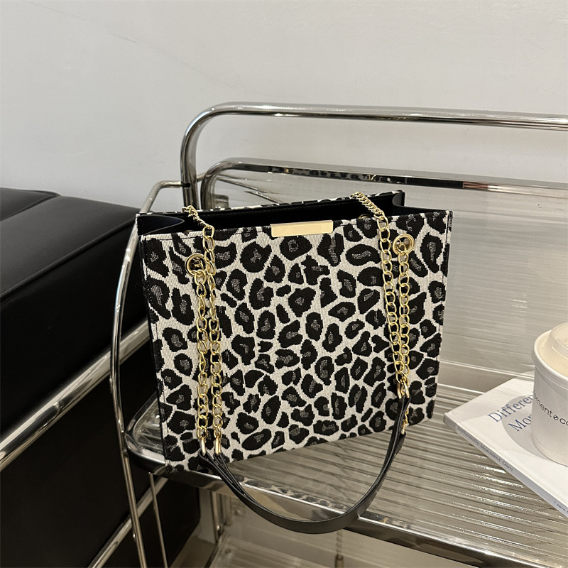 Free Delivery Designer Bag End Large Capacity Commuting Chain Shoulder 2025 Spring New Versatile Ins Armpit Tote For Women Luxury Bag