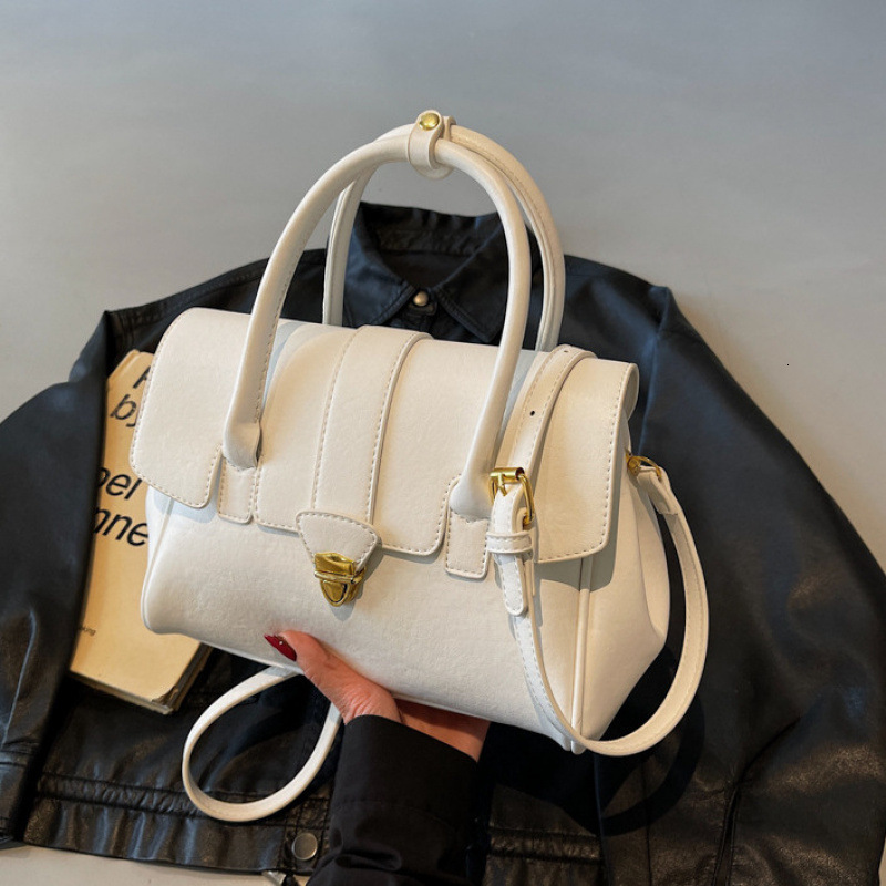 Top Quality New Free Delivery Designer Bag For Spring And Summer 2025 Large Capacity Casual Crossbody Bag Casual Handheld Commuting Handbag