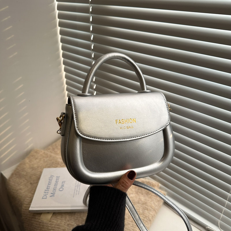 Free Delivery Designer Bag Hand Women's Versatile 2025 New Style Popular This Year Internet Celebrity Stylish And Fashionable Saddle Shoulder Cro