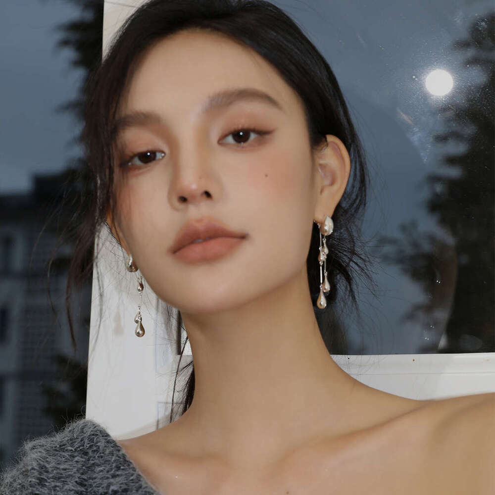 Small niche front and rear double wearing long 2024 new high-end water droplet fringe design earrings