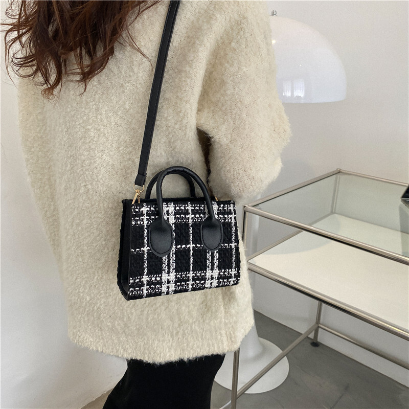 Top quality brand, high-end new free designer bag, fashionable new women's small fashion plaid shoulder cross bag, lightweight and simple tempera