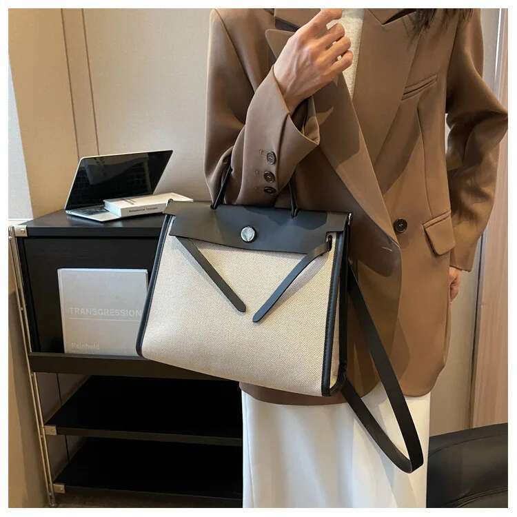 Fashion casual dia plaid shoulder commuter Internet celebrity chain cross-body bag advanced sense 2025 summer new style