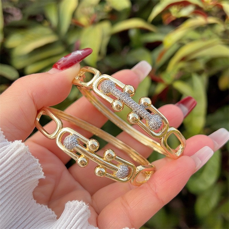 Fashion multi-style copper-plated 18K gold inlaid with full-diamond Mosang stone original advanced new bracelet to buy bracelets to send rings suitabl