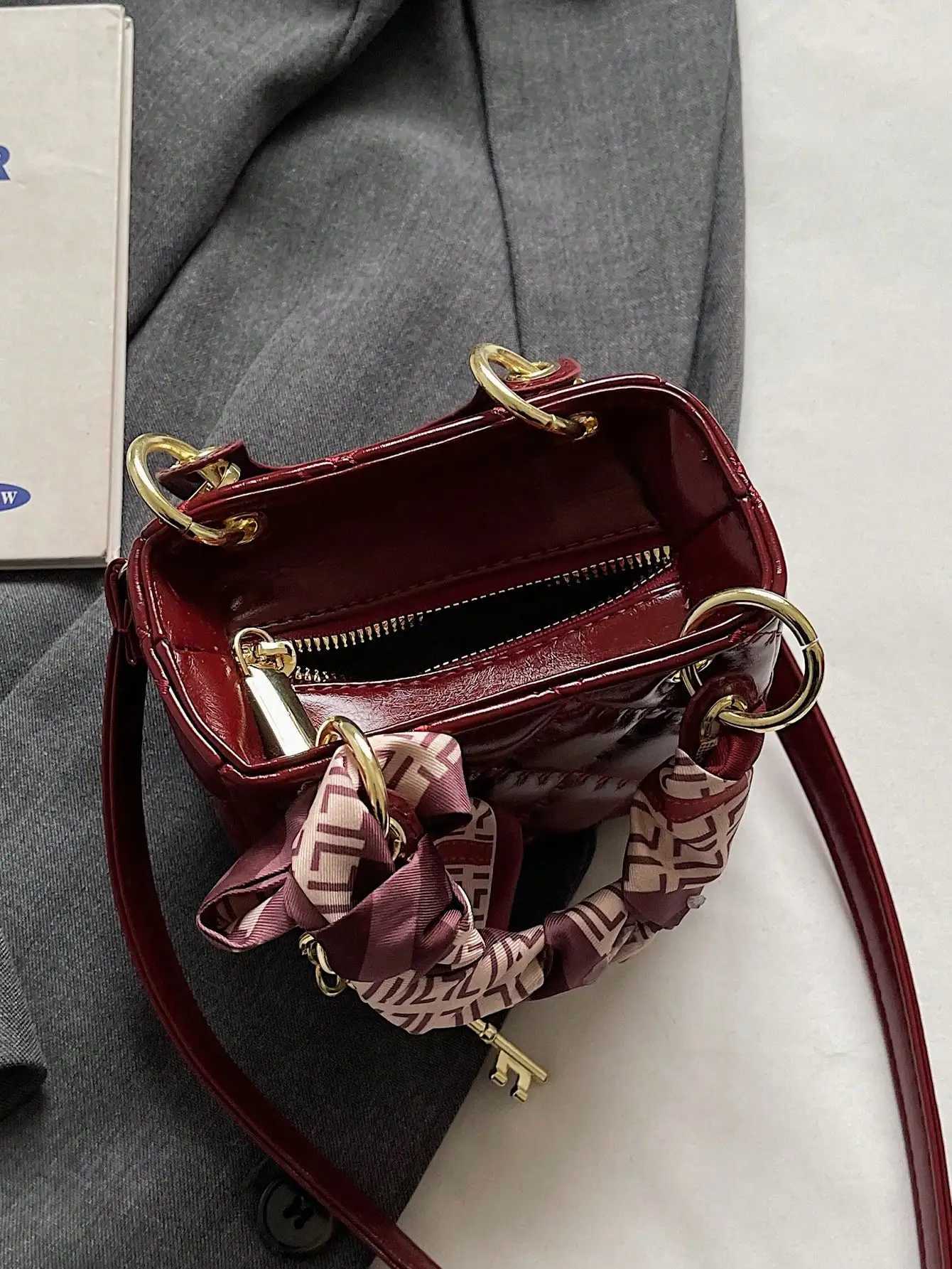 Small And Niche High-End Lurxury Handbag For Wen 2024 Fiable New Diamd Grid Handbag Single Shoder Crossbody Bag Z250516