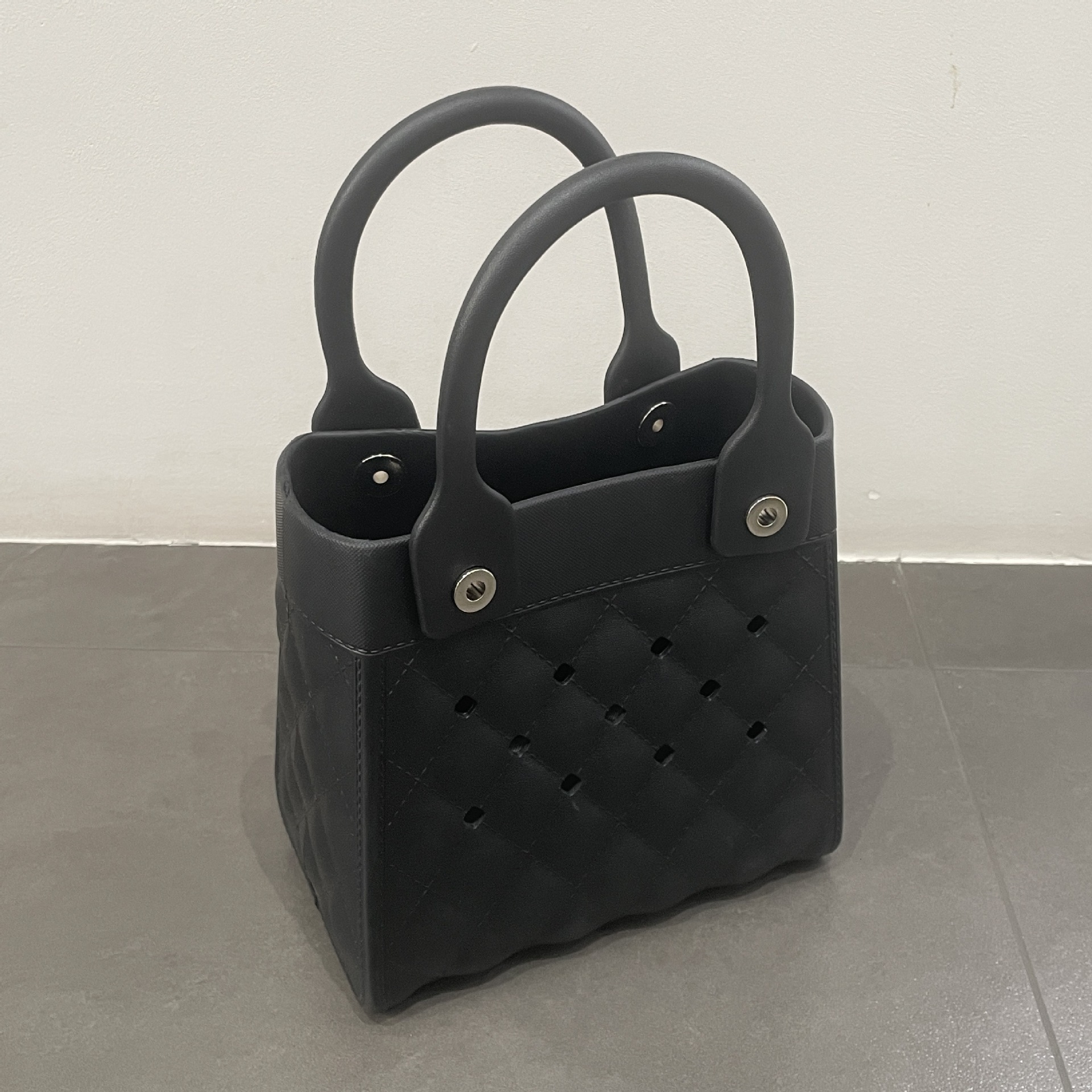 Korean Version Niche Tote 2024 Early Autumn New Women's Personalized Dopamine Small Bag Hollowed Out Diamond Grid Handbag