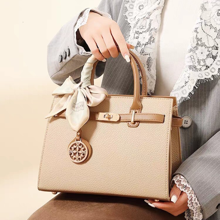 2025S designer new Chinese style Mother Day gift for mothers wedding bride bag high-end sense atmospheric embroidery middle-aged niche women bag