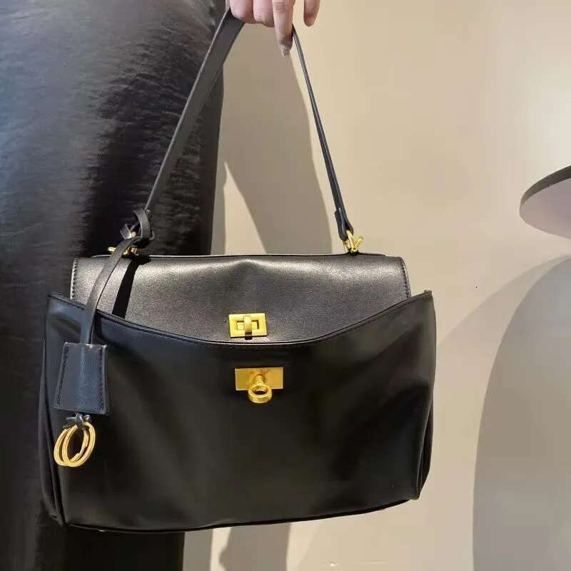 1pc Calfskin Woman Shoulder Bags Autumn Winter Genuine Leather Totes Fashion portable Gold Buckle Women HandBags
